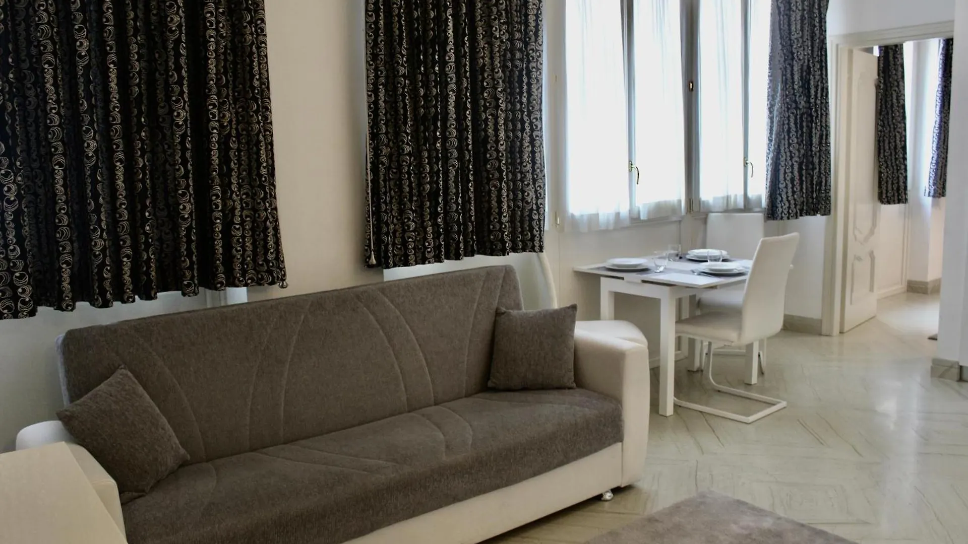 Apartment Trevi Fountain & Spanish Steps Rome 0*,  Italy