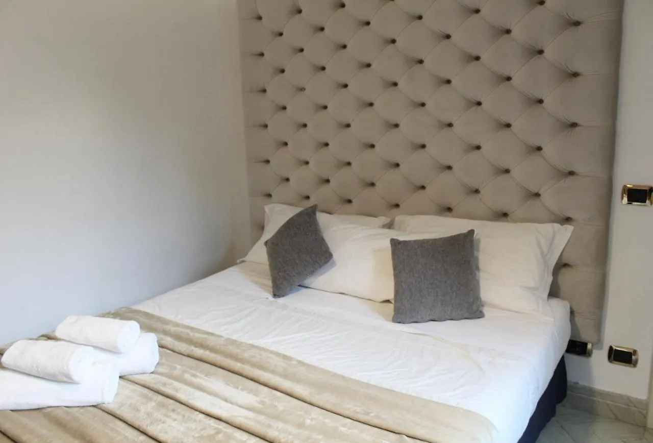 Apartment Trevi Fountain & Spanish Steps Roma 0*,  Italia